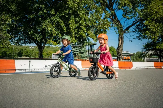Slika Bicikl bez pedala s ručnom kočnicom Racer Charcoal Black Zopa 