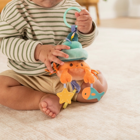 Slika Plišana zvečka i grickalica Pull & Shake Jittery Pal - Hermit Crab Infantino 
