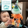 Slika Plišana zvečka i grickalica Pull & Shake Jittery Pal - Hermit Crab Infantino 
