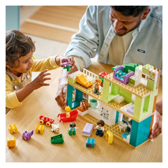 Slika LEGO® DUPLO® 10470 Moderna obiteljska kuća 3-u-1 s figurama