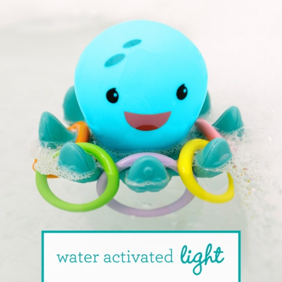 Slika Infantino igračka za kupanje Octopod Light Up Ring Catcher