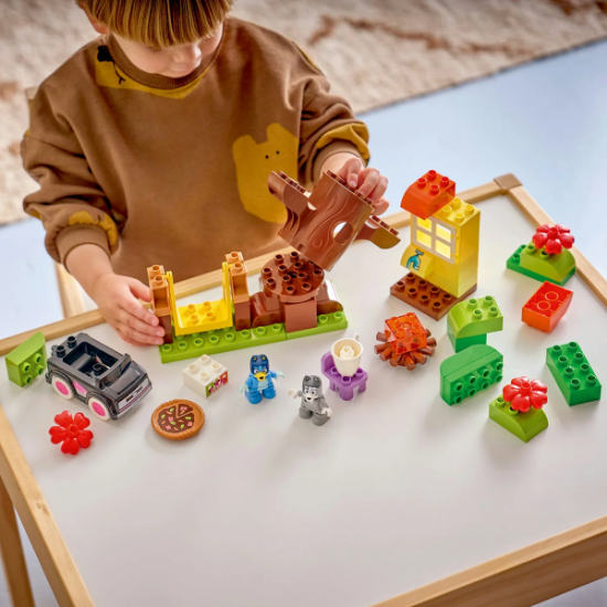 Slika LEGO® DUPLO® 10469 „Djevojčice i pizza” s Muffin i Bluey