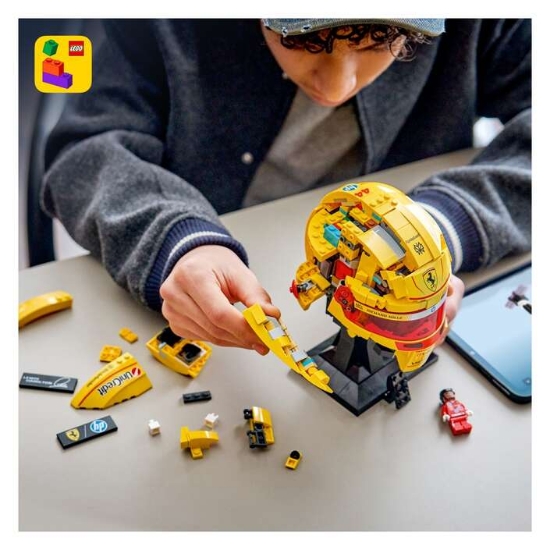 Slika LEGO® EDITIONS FORMULA 1 43022 Scuderia Ferrari HP Lewis Hamilton – kaciga