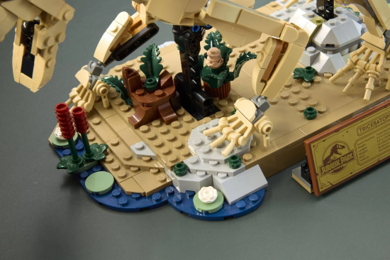 Slika LEGO® JURASSIC WORLD™ 77985 Fosili dinosaura: Triceratops