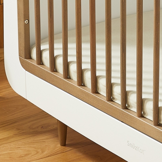 Slika Kot Skandi dječji krevetić - White/Walnut - Snuz