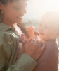 Slika Ergonomska nosiljka za bebe Carry & Pack Mama Hangs 
